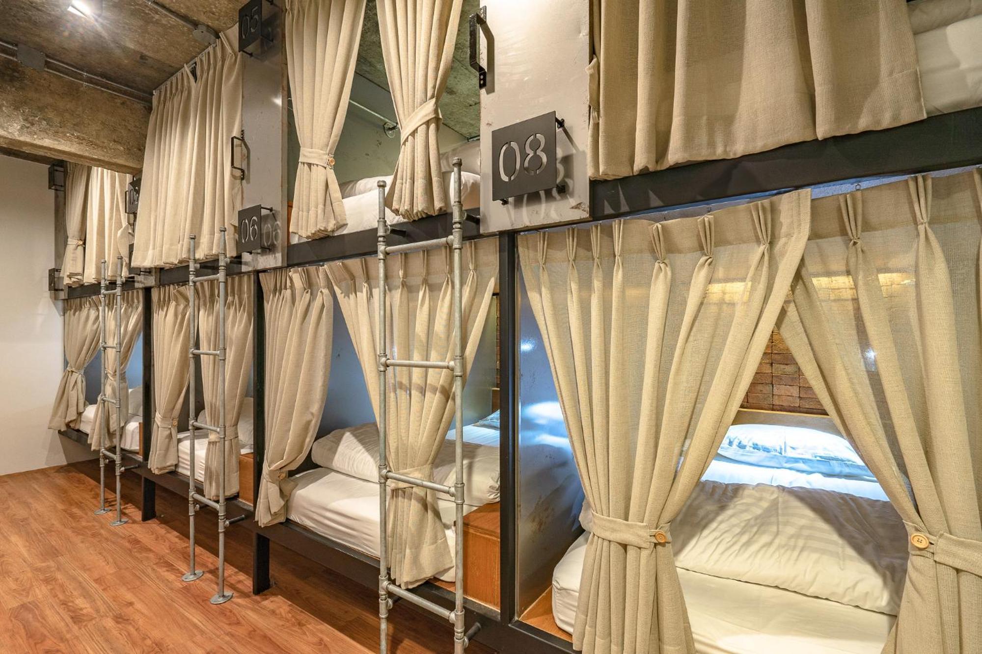 Siam Plug In Hostel Bangkok Rom bilde